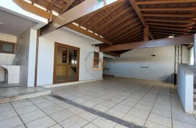 Casa para venda em centro de 244.00m² com 4 quartos, 2 suites e 4 garagens