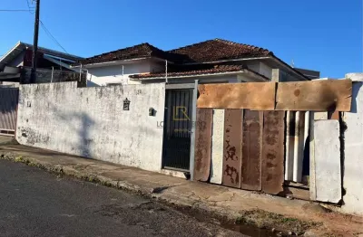 Casa com 3 quartos à venda na Vila Carmelo, Botucatu 
