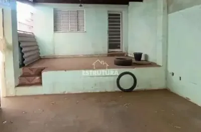 Casa para alugar em centro de 200.00m² com 2 quartos e 2 garagens