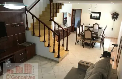 Sobrado para venda em centro de 208.00m² com 4 quartos, 2 suites e 4 garagens