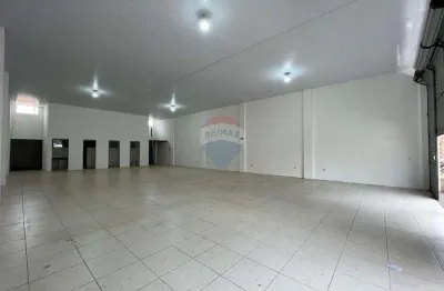 Imóvel comercial para alugar em lote de 241.00m² com 4 garagens