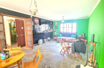 Casa para venda em centro de 194.00m² com 3 quartos, 1 suite e 3 garagens