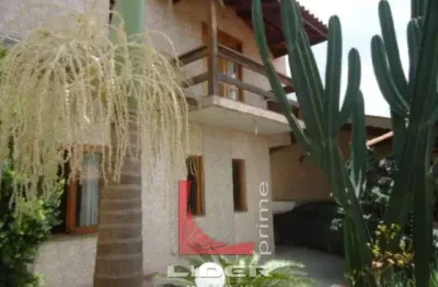 Casa para venda em residencial das ilhas de 204.00m² com 3 quartos, 1 suite e 4 garagens