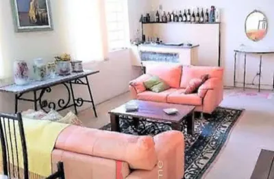 Casa para venda em centro de 250.00m² com 3 quartos, 1 suite e 1 garagem