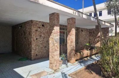 Casa com 4 quartos para alugar na Praça Duque de Caxias, 135, Centro, Mogi Mirim