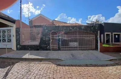 Casa para venda em centro de 216.50m² com 4 quartos, 1 suite e 2 garagens