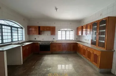 Imóvel comercial para alugar em centro de 277.00m² com 3 quartos, 1 suite e 4 garagens