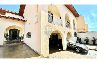 Sobrado para venda em parque dos bandeirantes de 330.00m² com 4 quartos, 3 suites e 2 garagens