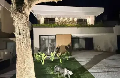 Casa para venda em residencial 3 de 300.00m² com 4 quartos, 4 suites e 4 garagens