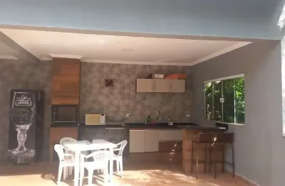 Casa para venda em centro de 174.00m² com 3 quartos e 2 garagens