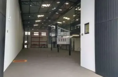 Galpão / depósito / armazém para alugar em vila regina de 900.00m²