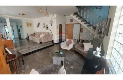 Casa para venda em castelo de 326.00m² com 4 quartos, 2 suites e 4 garagens