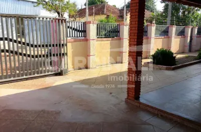 Casa para venda em centro de 255.00m² com 3 quartos, 1 suite e 4 garagens