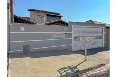 Sobrado para venda em jardim planalto de 270.00m² com 3 quartos, 1 suite e 6 garagens