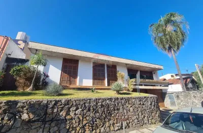 Prédio comercial para alugar em jardim faculdade de 437.53m² com 3 quartos, 1 suite e 10 garagens