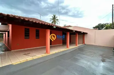 Casa para alugar em centro de 250.00m² com 3 quartos e 4 garagens