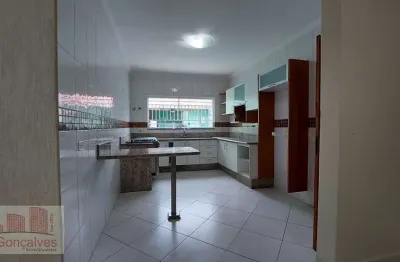 Sobrado para venda em centro de 230.00m² com 3 quartos, 2 suites e 4 garagens