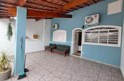 Casa para venda em centro de 210.00m² com 4 quartos, 1 suite e 1 garagem