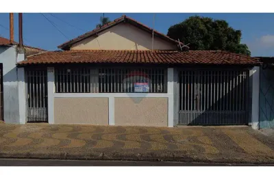 Casa para venda em parque industrial de 247.35m² com 3 quartos e 4 garagens