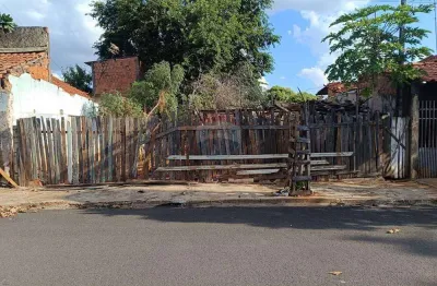 Terreno à venda na Rua Doutor Nestor de Cunto, 166, Vila Clélia, Lins