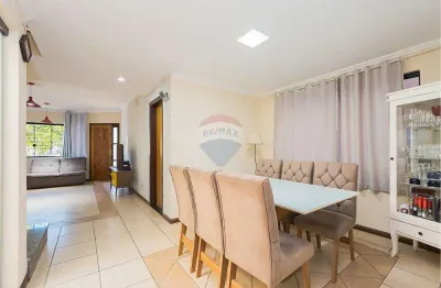 Sobrado para venda em xaxim de 200.00m² com 3 quartos, 1 suite e 2 garagens