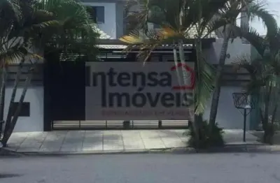 Sobrado para venda em parque aeroporto de 180.00m² com 3 quartos, 1 suite e 2 garagens