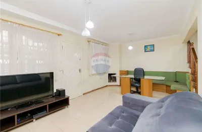 Sobrado para venda em boqueirão de 127.00m² com 3 quartos, 1 suite e 2 garagens