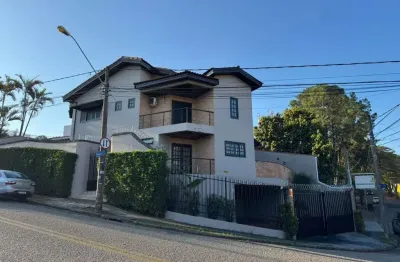 Sobrado para alugar em jardim paulistano de 235.00m² com 3 quartos, 1 suite e 4 garagens