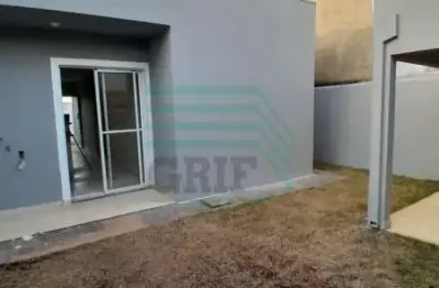 Casa para venda em parque das oliveiras de 70.00m² com 2 quartos, 1 suite e 2 garagens