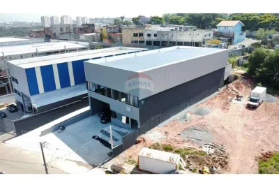 Galpão / depósito / armazém para alugar em centro de 815.00m²