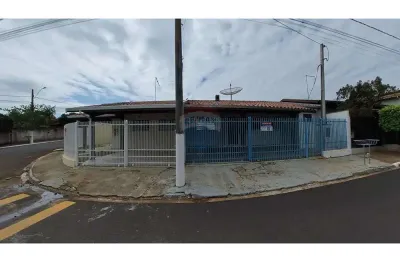 Casa para venda em centro de 172.58m² com 5 quartos, 2 suites e 4 garagens