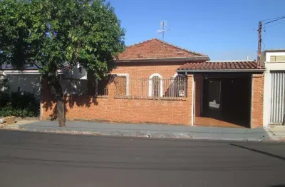 Casa para venda em centro de 152.00m² com 3 quartos e 3 garagens