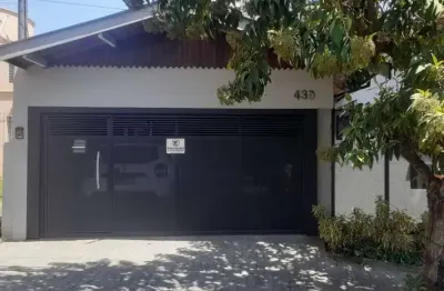 Casa para venda em centro de 238.00m² com 4 quartos, 1 suite e 2 garagens