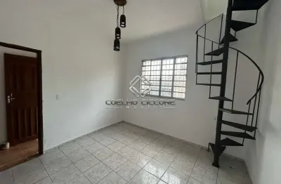 Casa com 2 quartos para alugar na Rua Taipas, 1742037, Santa Maria, São Caetano do Sul