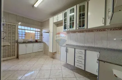 Casa para venda em centro de 160.00m² com 2 quartos e 1 garagem