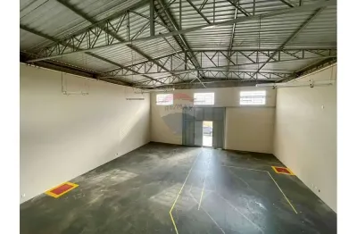 Galpão / depósito / armazém para alugar em parque guainco de 275.00m² com 4 garagens