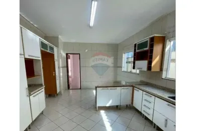 Casa para alugar em parque residencial itapeti de 250.00m² com 3 quartos, 2 suites e 6 garagens