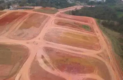 Terreno à venda na Avenida Japão, 3950, Jardim Layr, Mogi das Cruzes