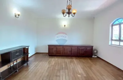 Casa para alugar em centro de 281.29m² com 3 quartos, 1 suite e 5 garagens