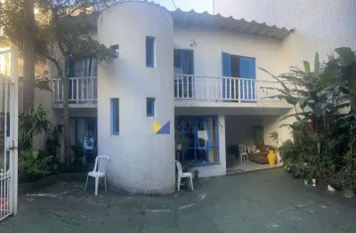 Sobrado para venda em centro de 266.00m² com 3 quartos, 1 suite e 3 garagens