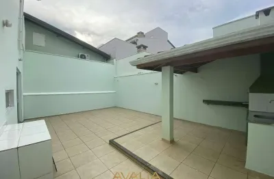 Sobrado para venda em villaggio di itaici de 150.00m² com 3 quartos, 1 suite e 2 garagens