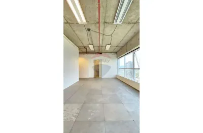 Sala comercial para alugar em green valley alphaville de 43.00m² com 96 garagens