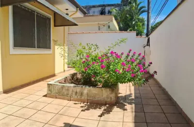 Casa para venda em centro de 168.00m² com 2 quartos, 1 suite e 5 garagens