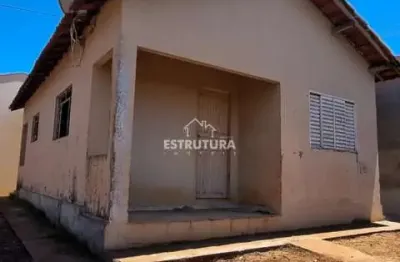 Casa para venda em centro de 195.00m² com 2 quartos e 1 garagem