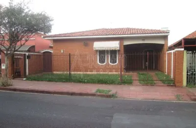 Casa para venda em centro de 211.00m² com 3 quartos, 1 suite e 3 garagens