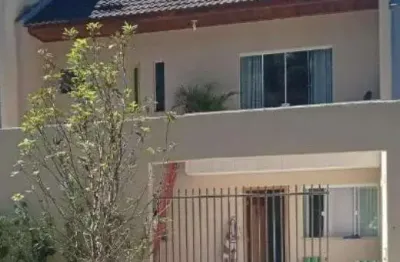 Sobrado para venda em Santa Cândida de 180.00m² com 3 Quartos e 3 Garagens