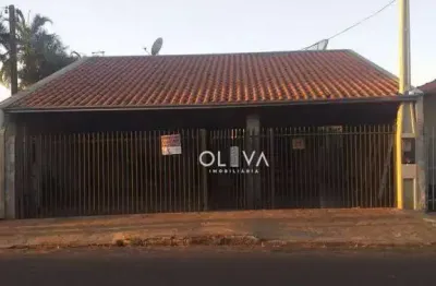 Casa para venda em centro de 250.00m² com 3 quartos e 4 garagens