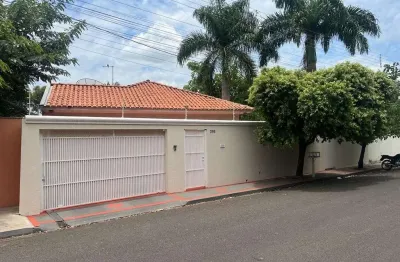 Casa para venda em centro de 230.00m² com 3 quartos, 3 suites e 2 garagens