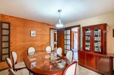 Casa para venda em seminário de 206.00m² com 4 quartos, 1 suite e 4 garagens