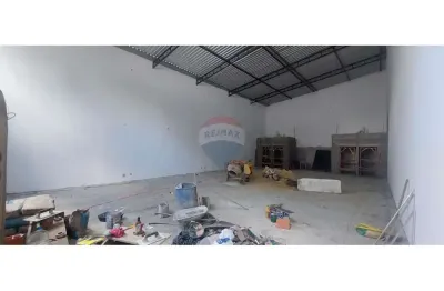 Imóvel comercial para alugar em jardim amanda ii de 250.00m²